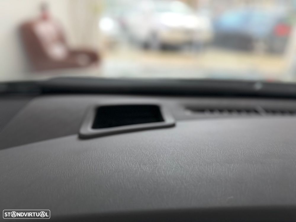 Toyota Prius 1.8 Premium +Pele+GPS+Solar - 22