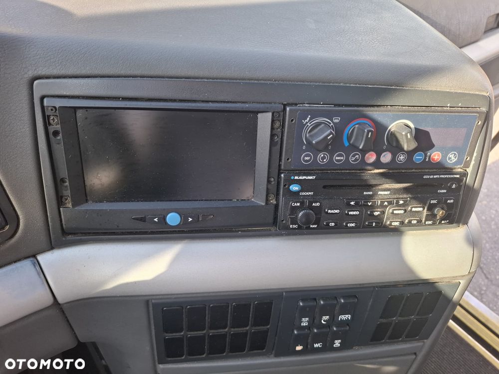 MAN LION'S COACH - 35