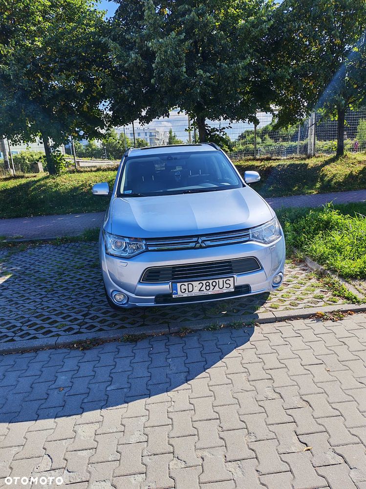 Mitsubishi Outlander - 1