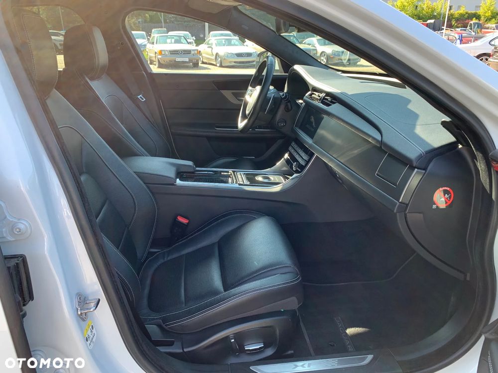 Jaguar XF - 20