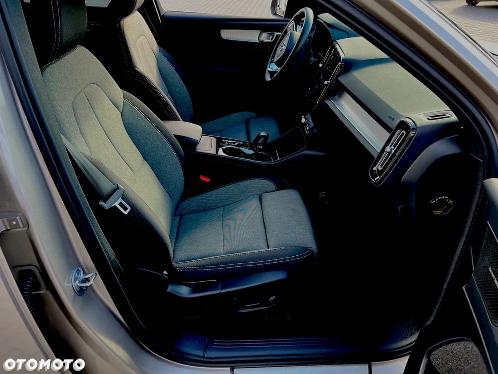 Volvo XC 40 B4 AWD Plus Dark - 19