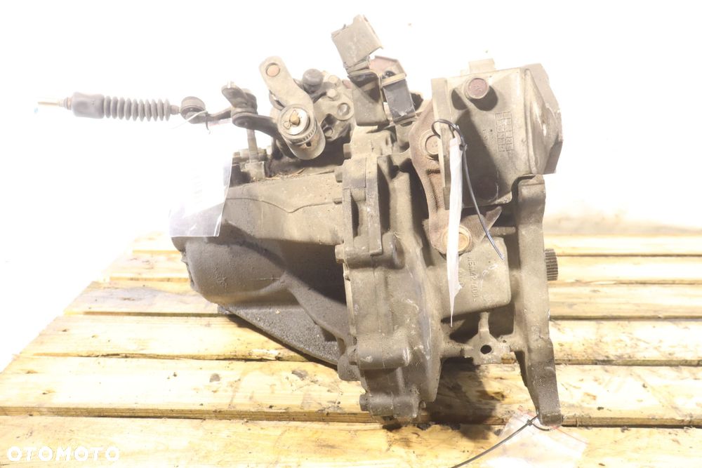 SKRZYNIA BIEGÓW 5 BIEGOWA MITSUBISHI OUTLANDER I 2.0 BJ7245 - 4