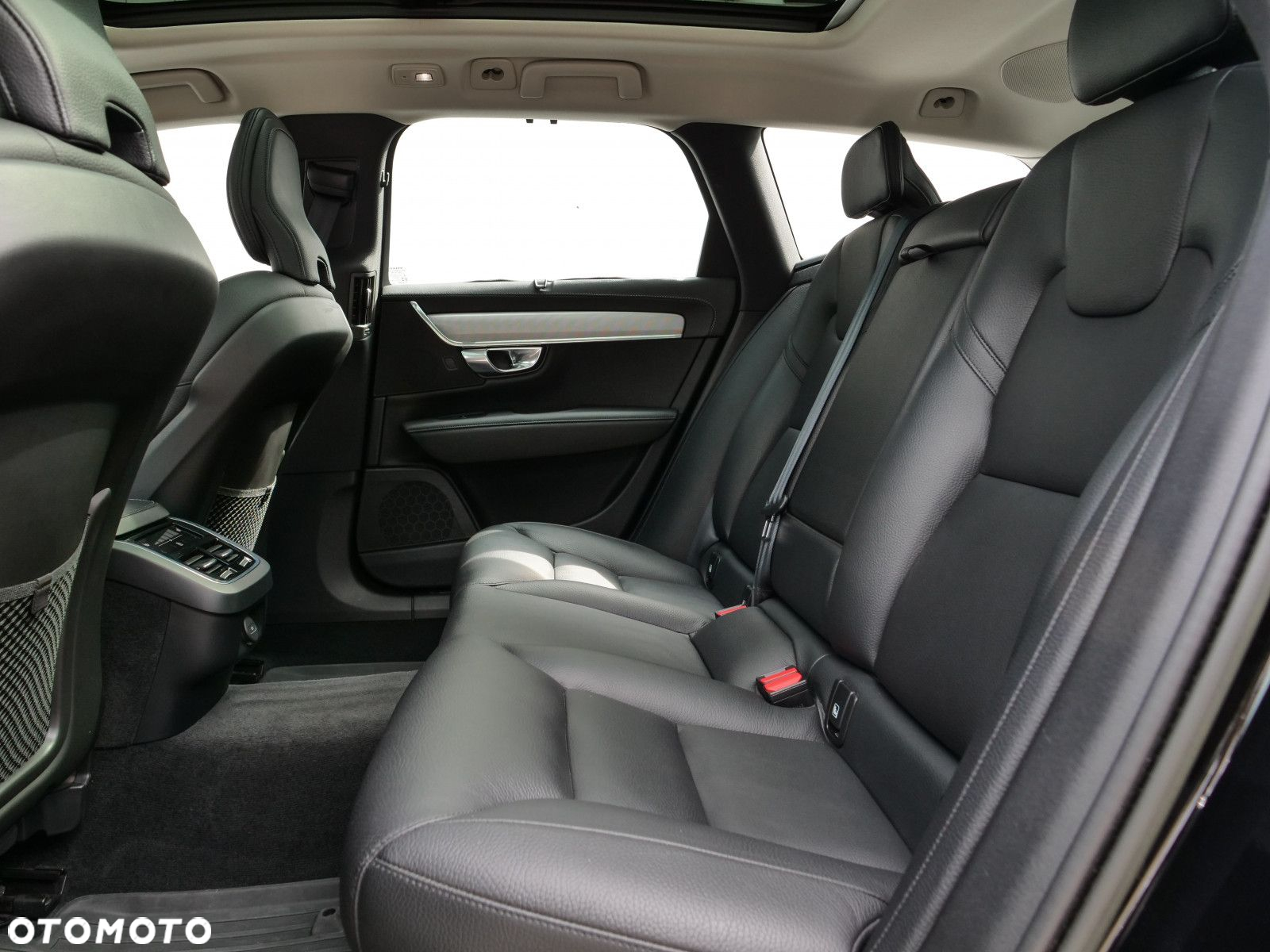 Volvo V90 Cross Country - 16
