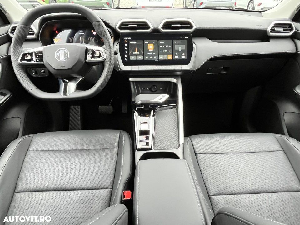 MG ZS HEV - 12