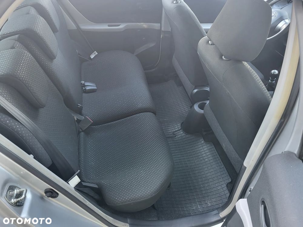 Toyota Yaris - 15