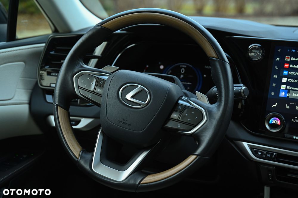 Lexus RX 350h Omotenashi - 16