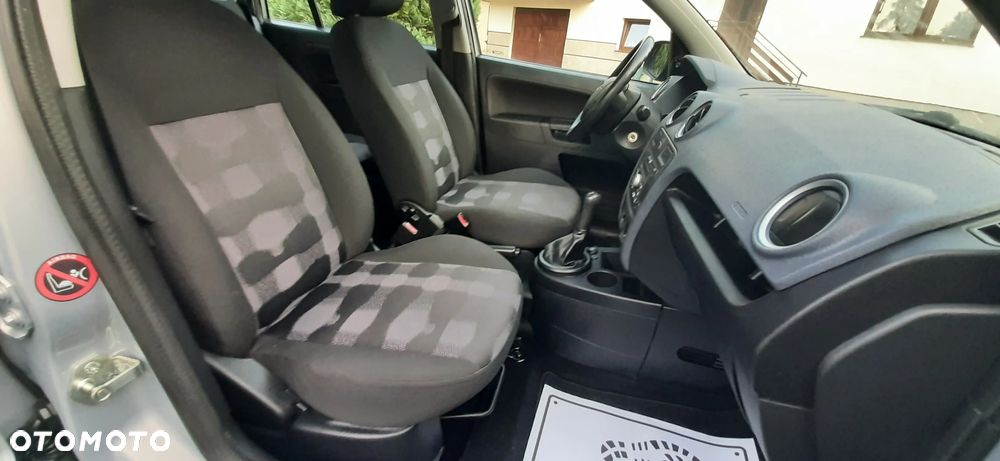 Ford Fusion - 26