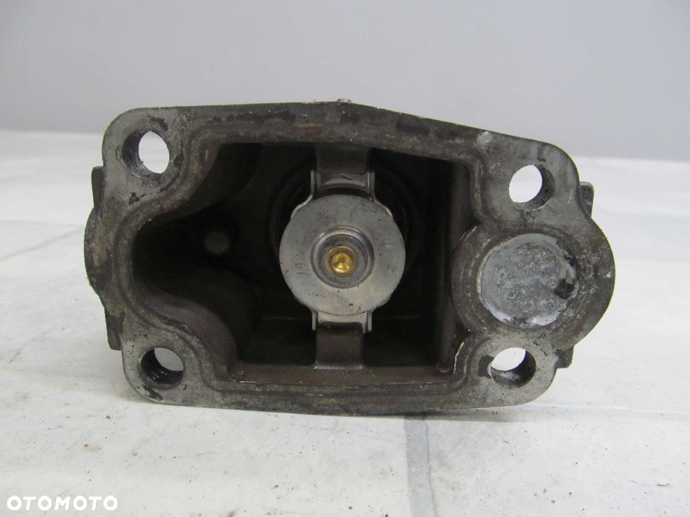 IVECO DAILY 06- 3.0HPI OBUDOWA TERMOSTATU 504150564 - 3