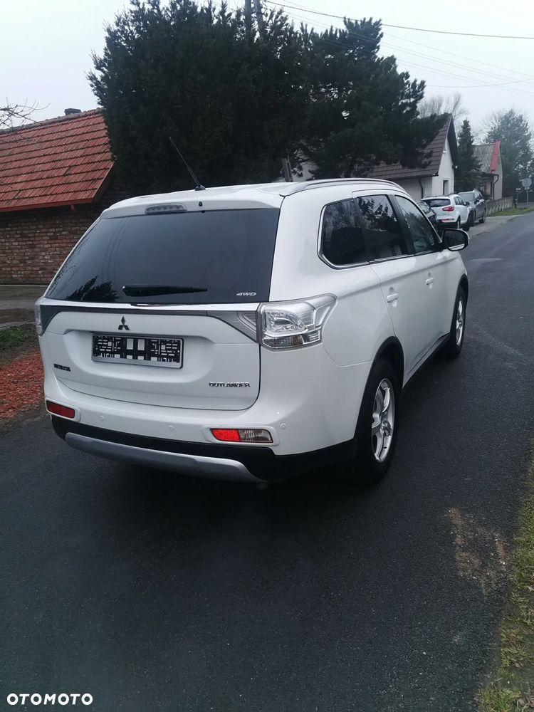 Mitsubishi Outlander 2.2 DI-D 4WD Automatik SUV-Star+ - 3