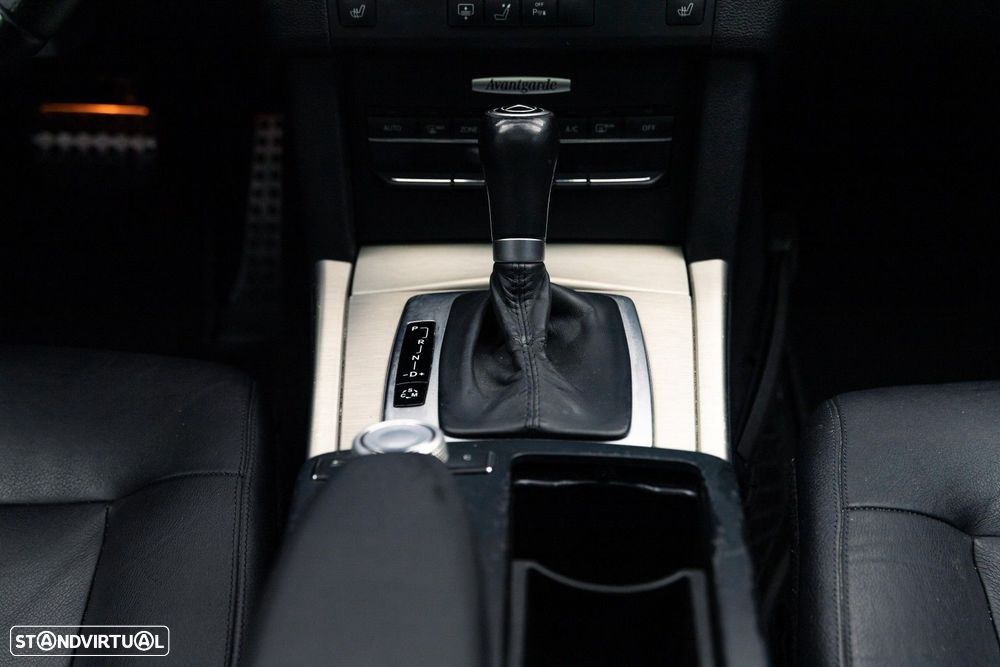 Mercedes-Benz E 250 BlueTEC Avantgarde Auto - 38