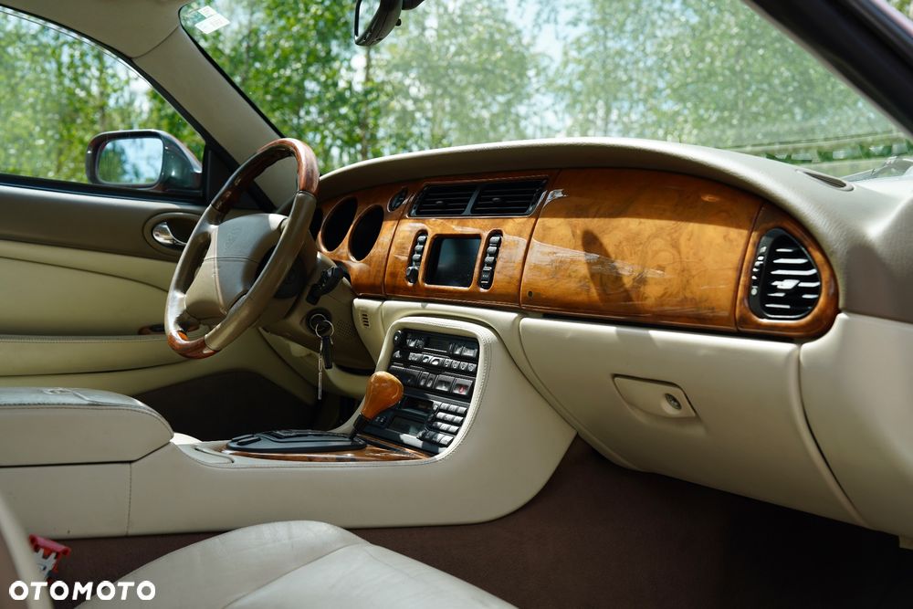 Jaguar XK8 - 14