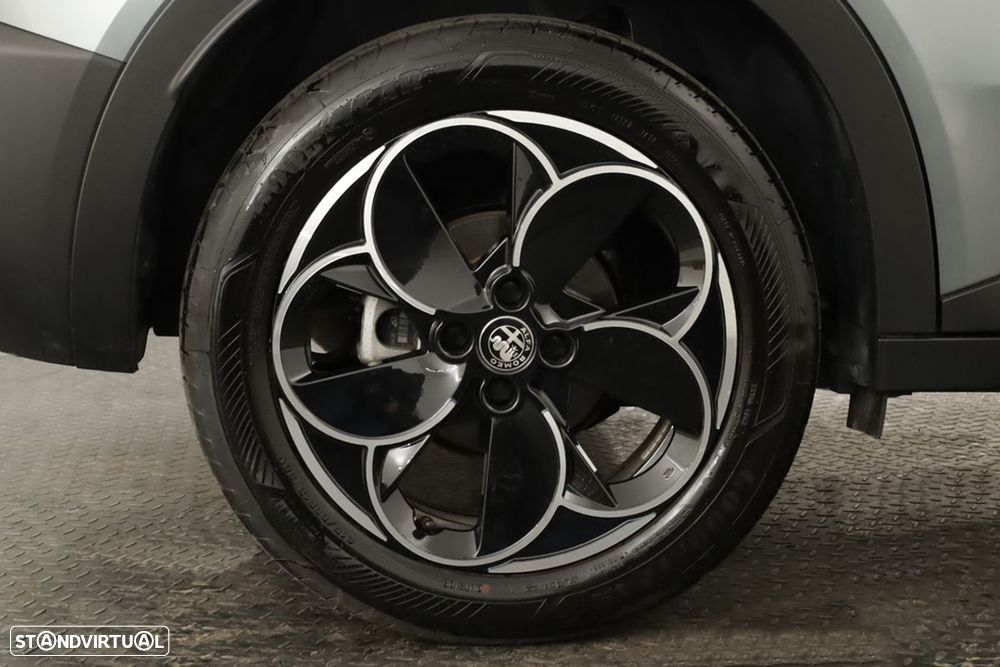 Alfa Romeo Junior Elletrica 50 kWh - 5