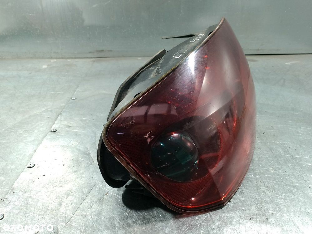 LAMPA TYLNA LEWA PEUGEOT 407 SEDAN - 9