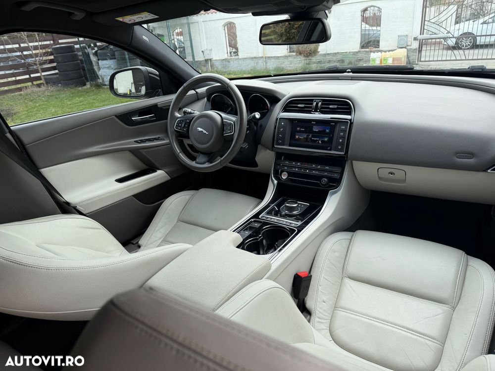 Jaguar XE D180 Aut. R-Dynamic SE - 3