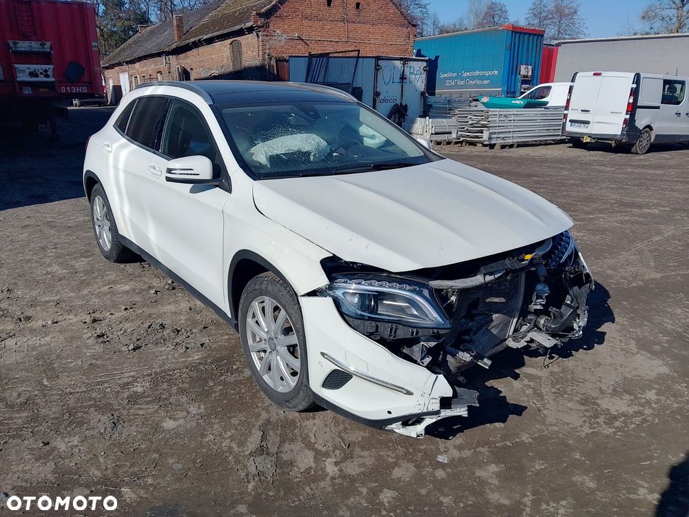 Mercedes-Benz GLA 200 - 1