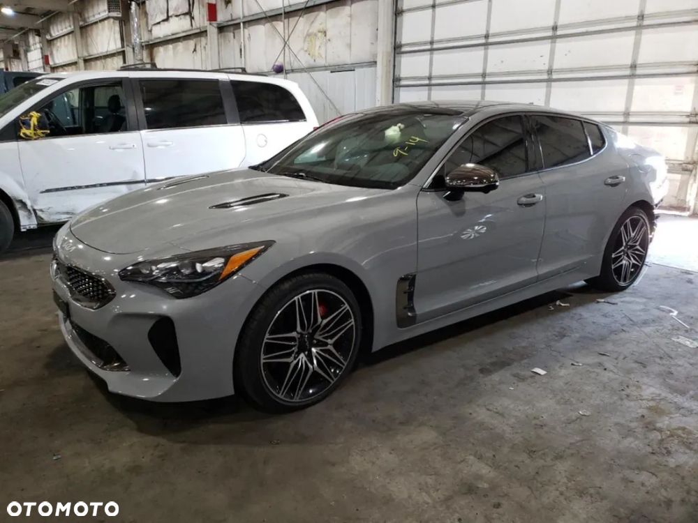 Kia Stinger - 2