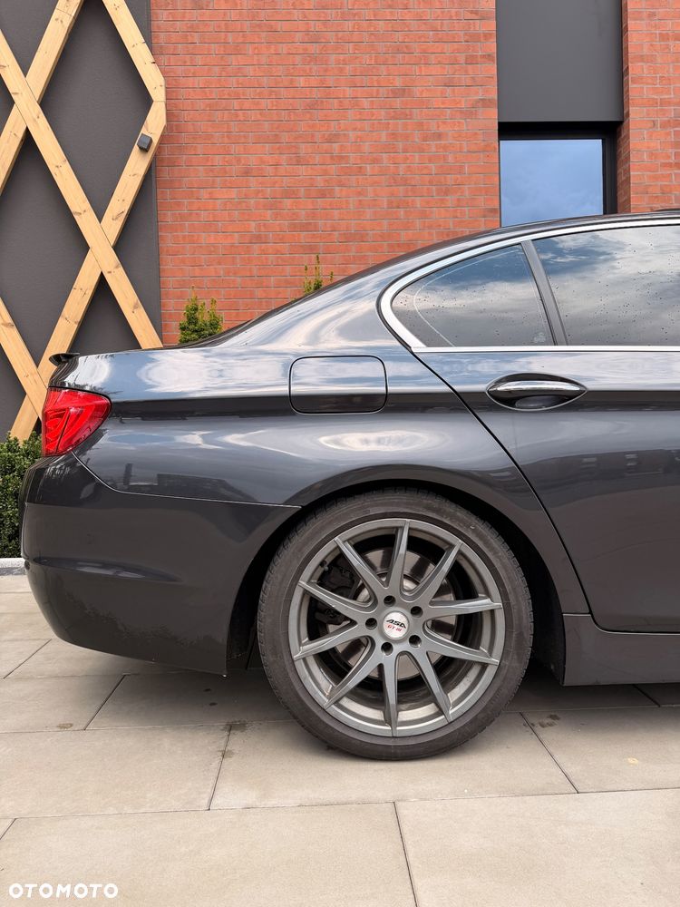 BMW Seria 5 530d xDrive - 23