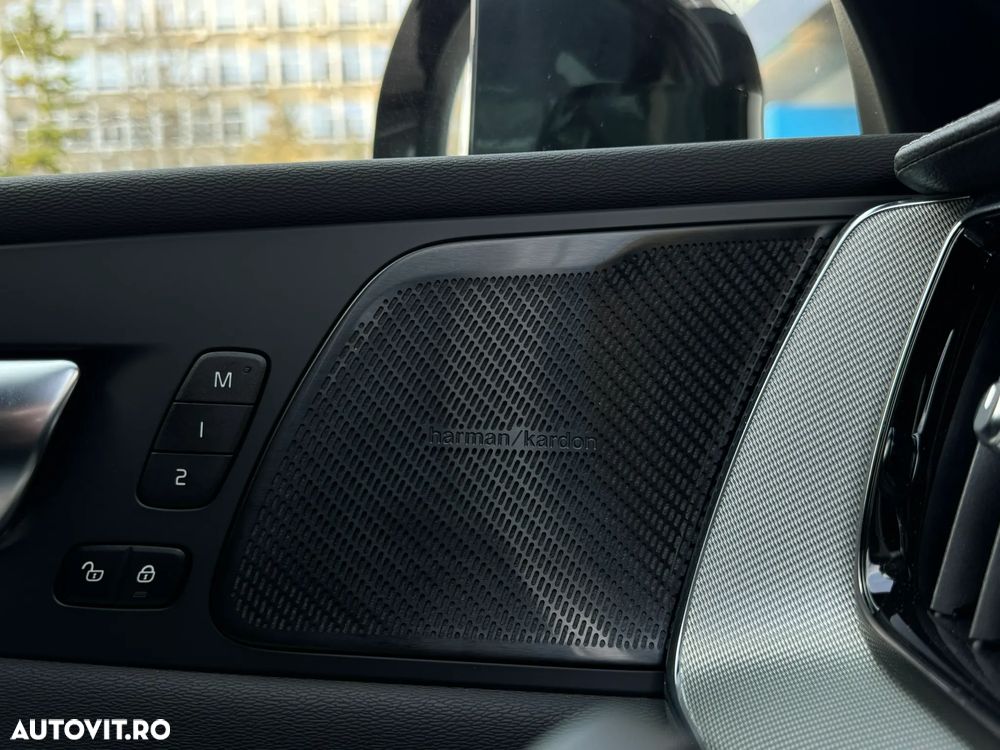 Volvo XC 60 T6 AWD AT PHEV Plus Dark - 25