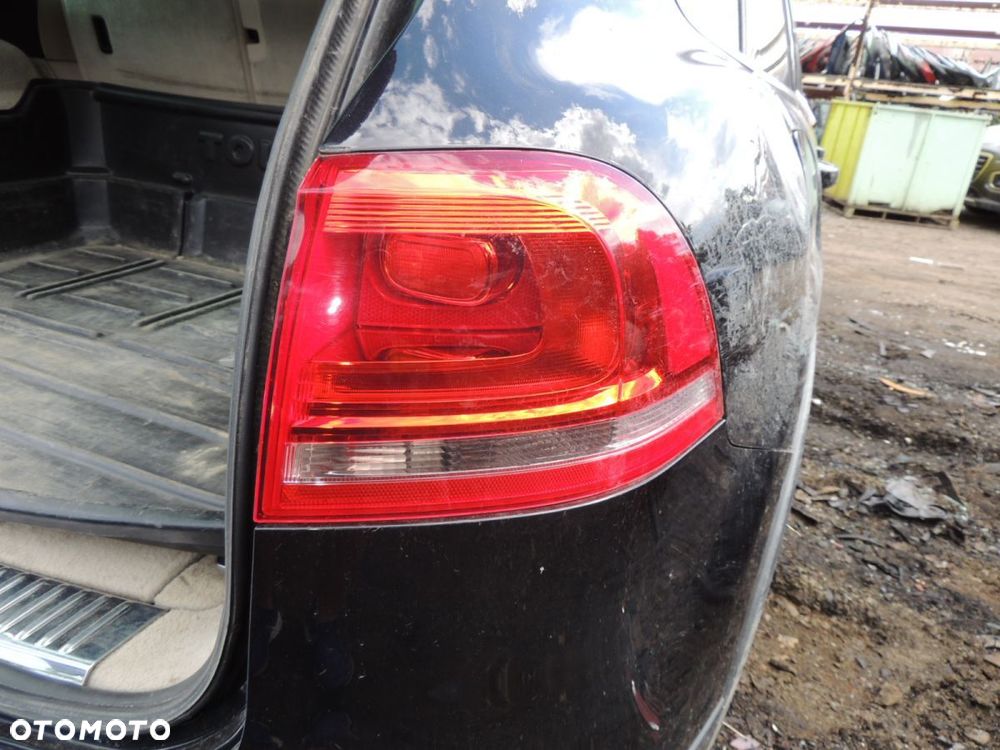 Lampa tył prawa Volkswagen Touareg II 7P '11 4,2 TDI - 1