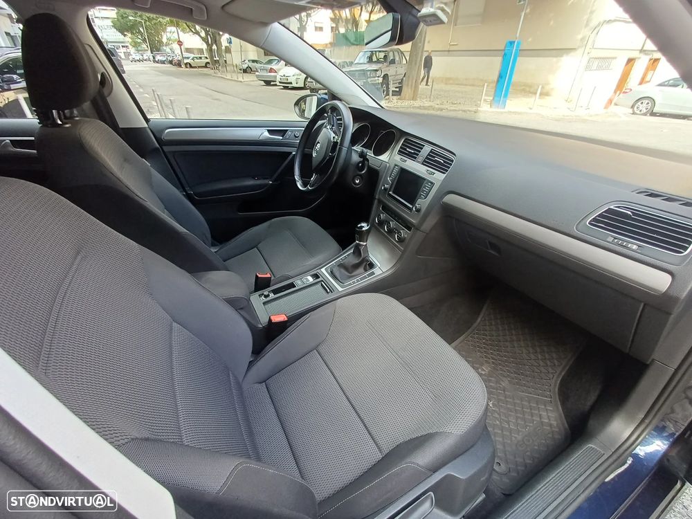 VW Golf 1.6 TDi BlueMotion Confortline - 24