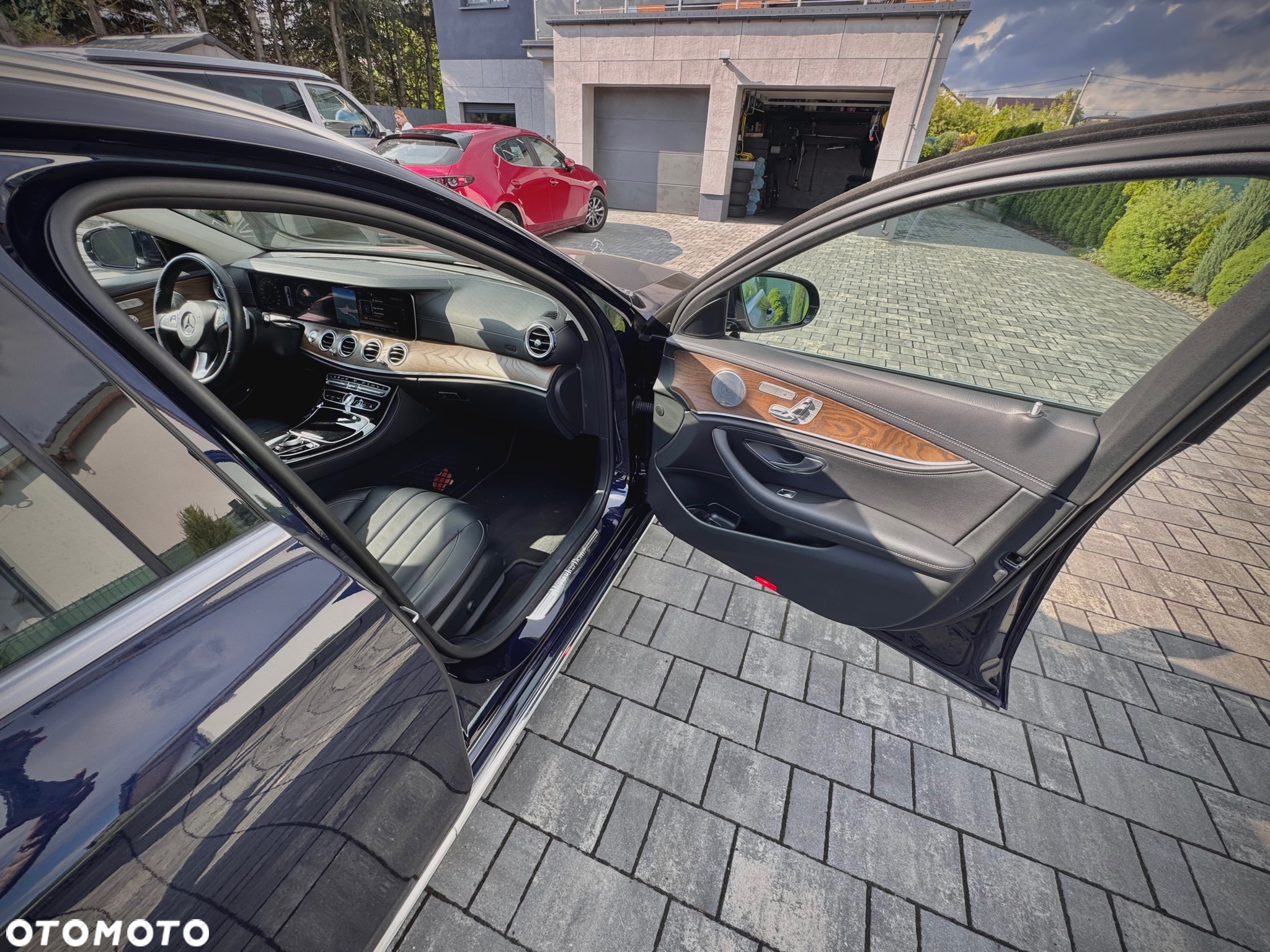 Mercedes-Benz Klasa E 400 4Matic T 9G-TRONIC Exclusive - 9