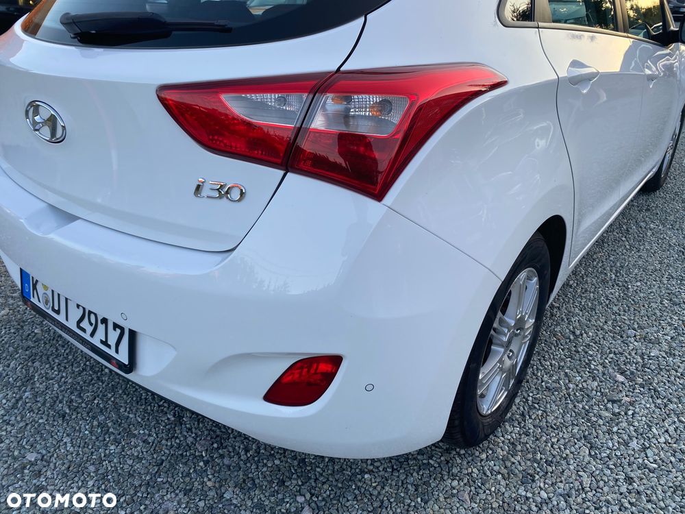 Hyundai i30 blue 1.4 Style - 12