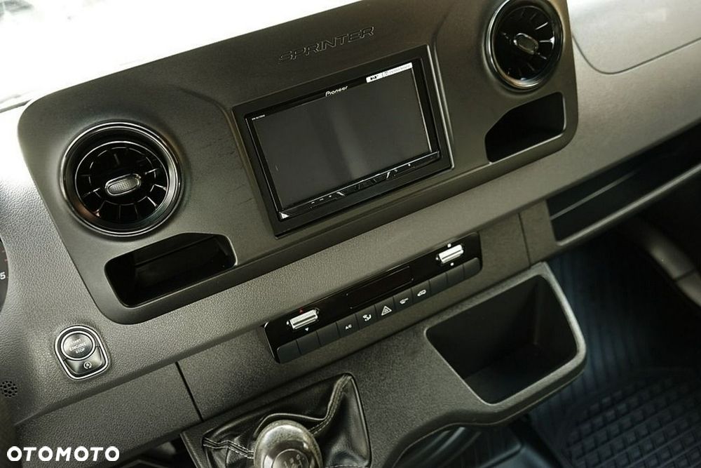 Mercedes-Benz Sprinter - 23