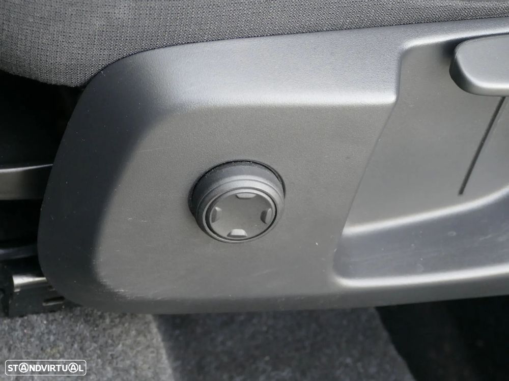 Volvo XC 40 2.0 D3 Momentum Geartronic - 19