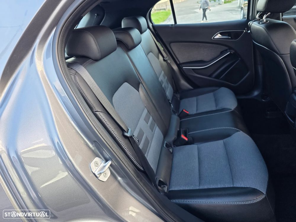 Mercedes-Benz GLA 180 CDI Urban - 14