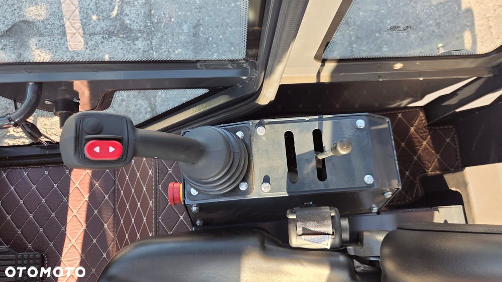 Kubota LOADER TRADER - 12