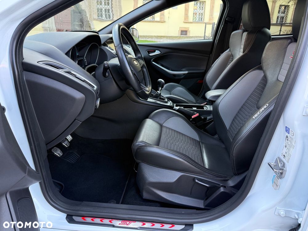 Ford Focus 2.0 TDCi ST - 25