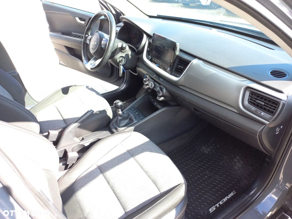 Kia Stonic 1.2 L - 12
