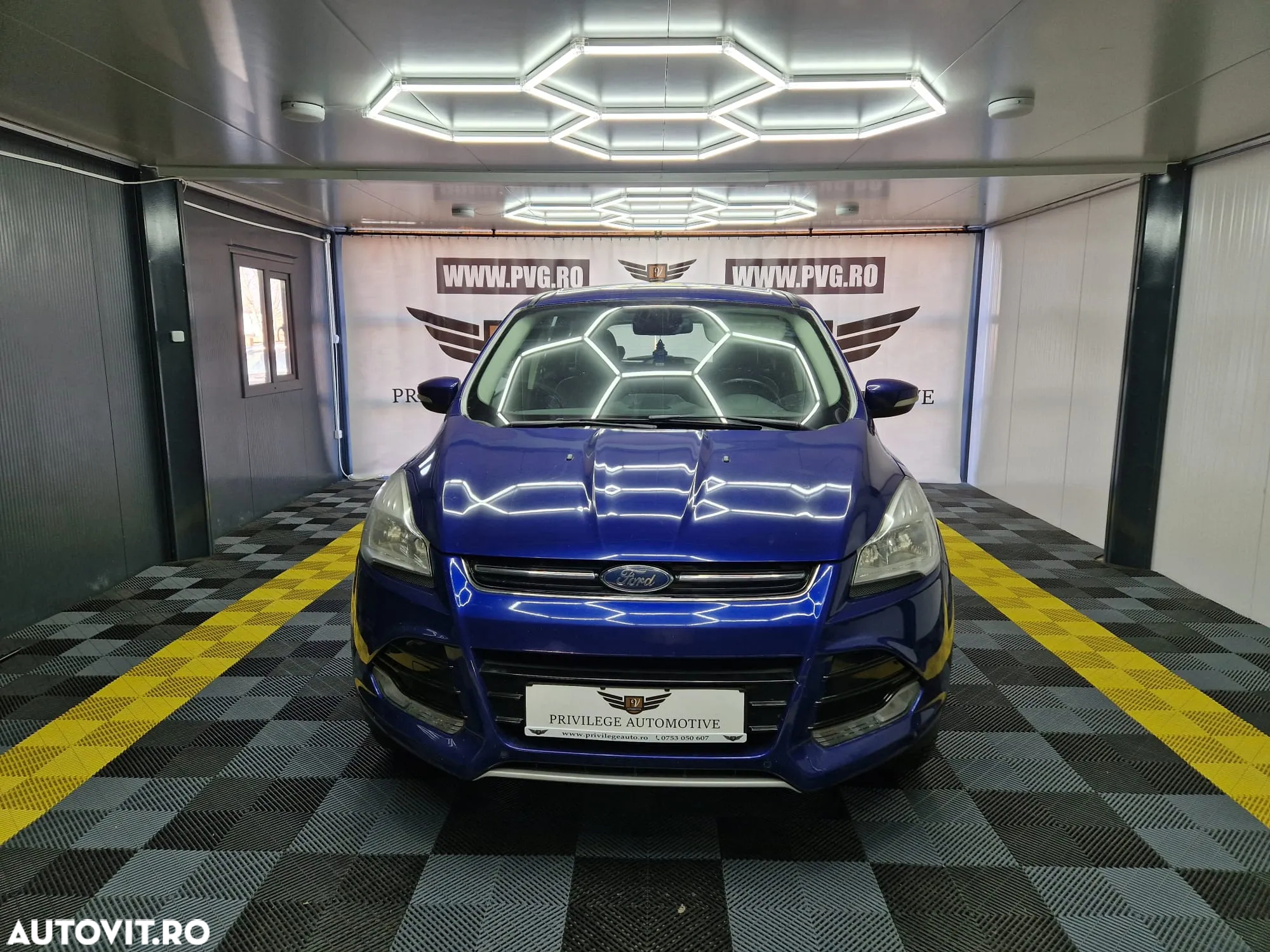 Ford Kuga 2.0 TDCi Powershift 4WD Trend - 2