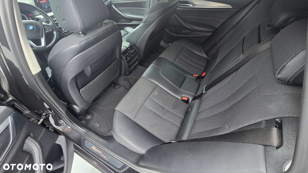 BMW Seria 5 520d Sport Line - 9
