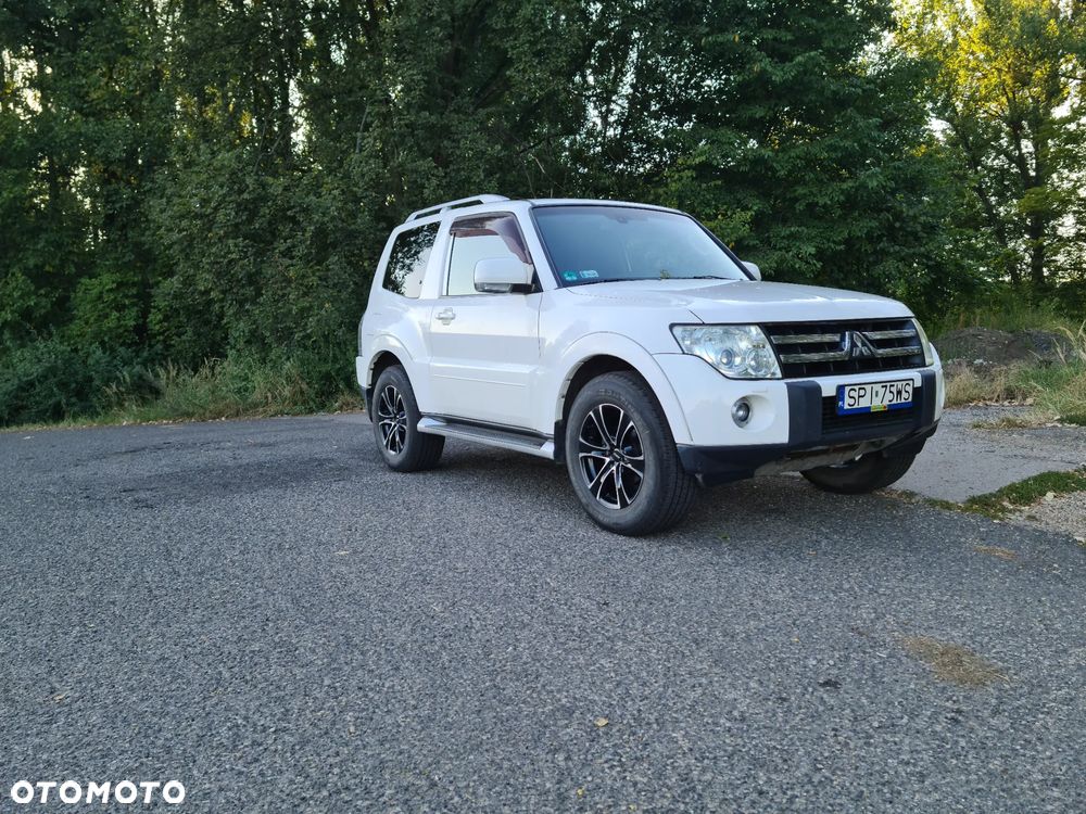 Mitsubishi Pajero - 1