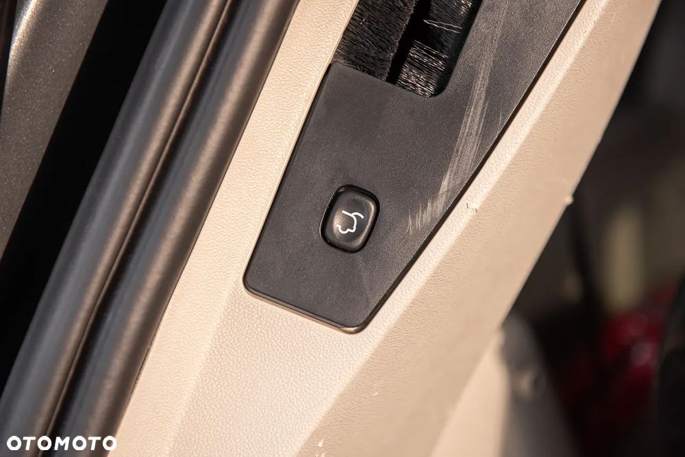 Lancia Voyager 3.6 Platinum - 31