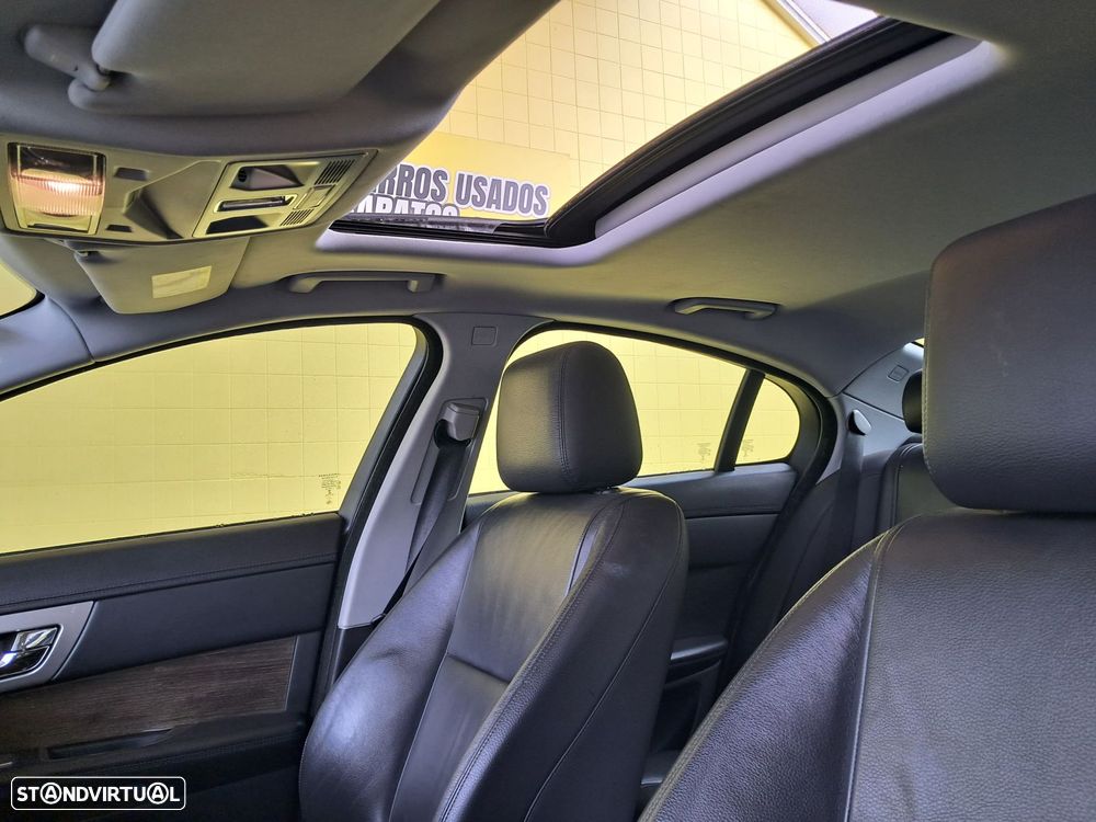 Jaguar XF 2.2 D Luxury - 8