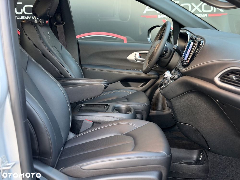Chrysler Pacifica - 38