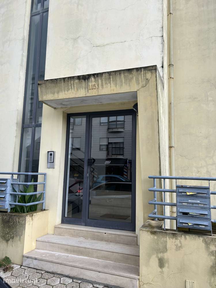 Apartamento T2 com varanda e terraço - Grande imagem: 5/17