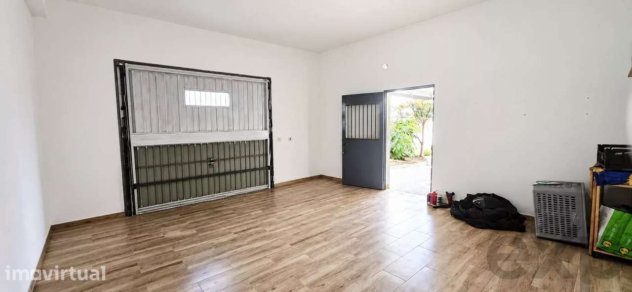 Uma das raras moradias com garagem no Centro Histórico de Tavira - Grande imagem: 5/6
