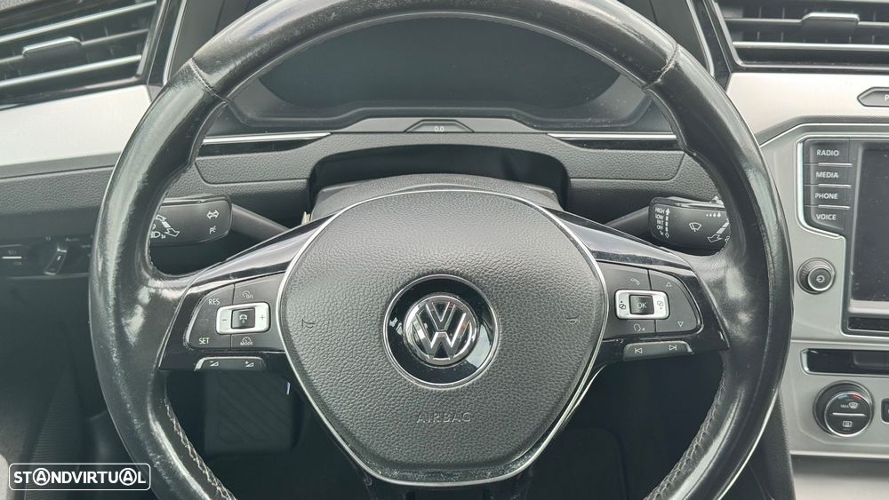 VW Passat Variant 1.6 TDI BlueMotion - 19