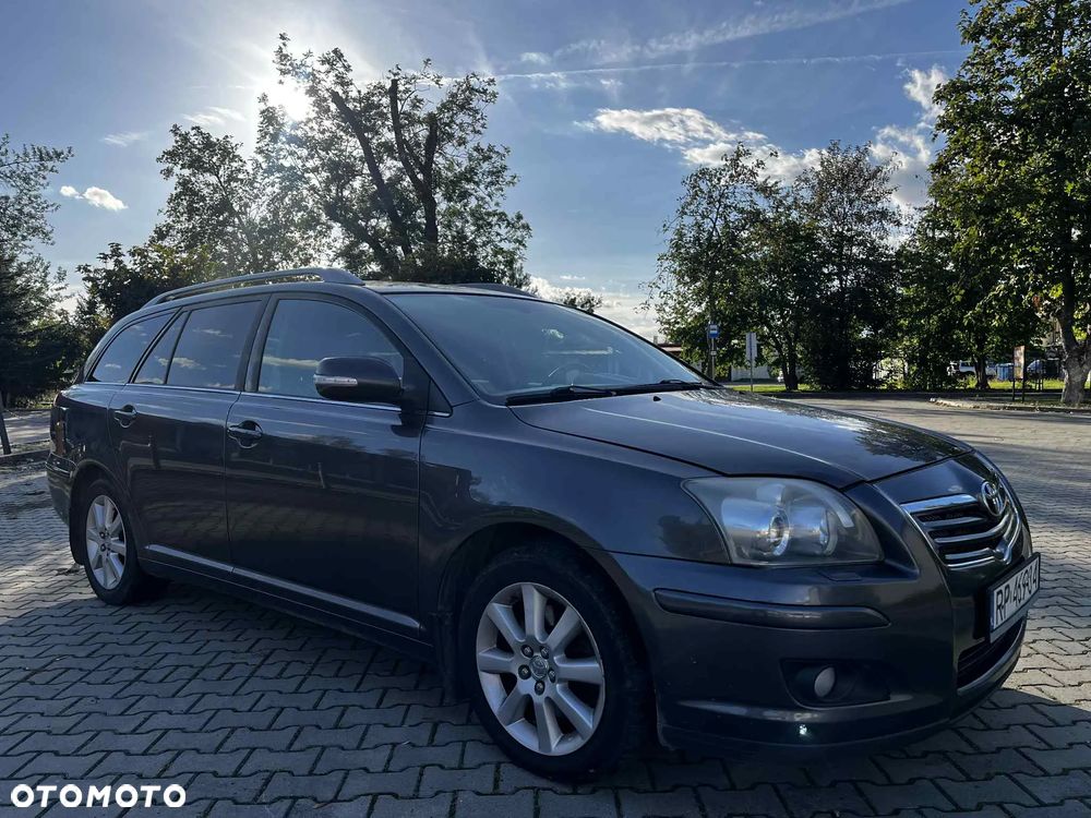Toyota Avensis 2.0 D-4D Sol Premium - 4