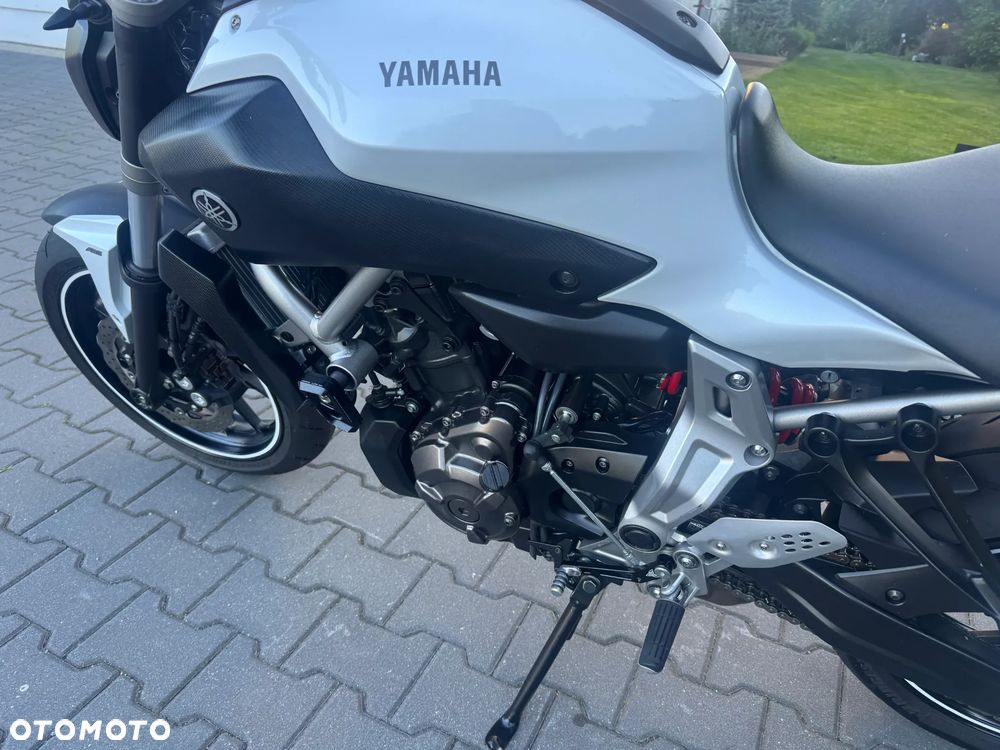 Yamaha MT - 27