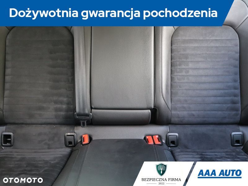 Volkswagen Passat - 11