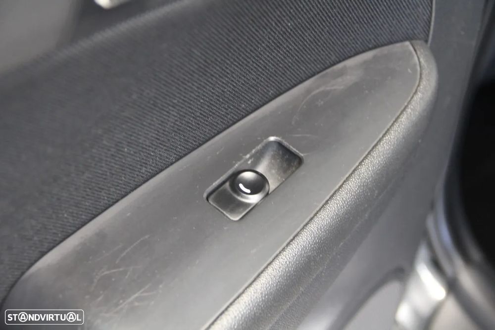 Hyundai i30 1.6 CRDI Comfort DPF - 18