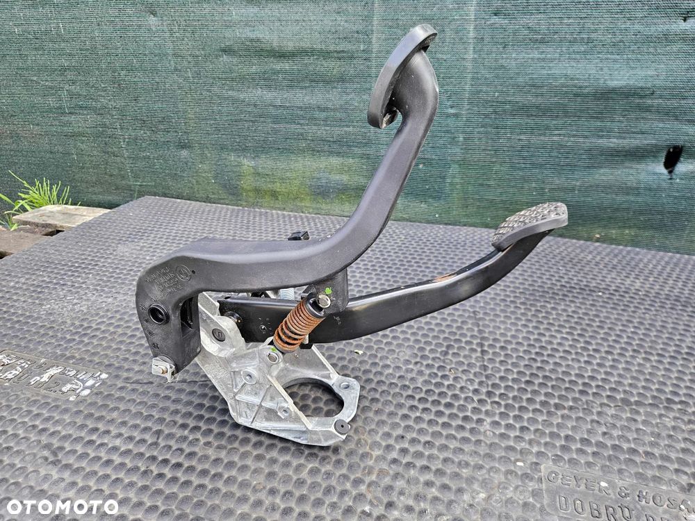 Pedały 678711/10 6761310 Pedał Czujnik Hamulca Sprzegła Stelaż Manual Europa BMW 3 E90 E91 E92 - 40