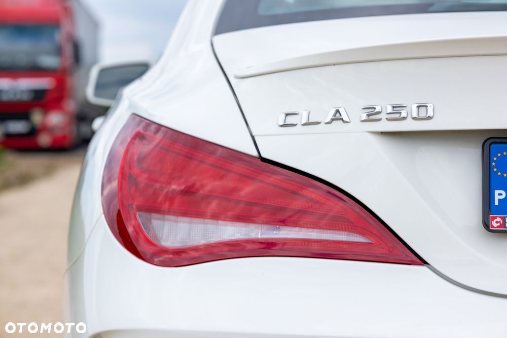Mercedes-Benz CLA 250 7G-DCT - 17