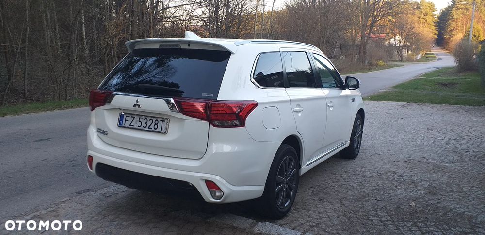 Mitsubishi Outlander - 4