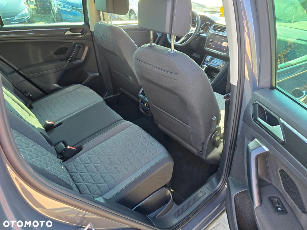 Volkswagen Tiguan - 11