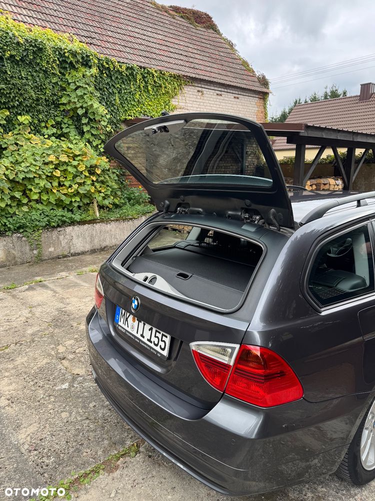 BMW Seria 3 318i Touring - 5